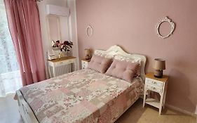 Queen Aspri Apartment 3' Min To The Beach!